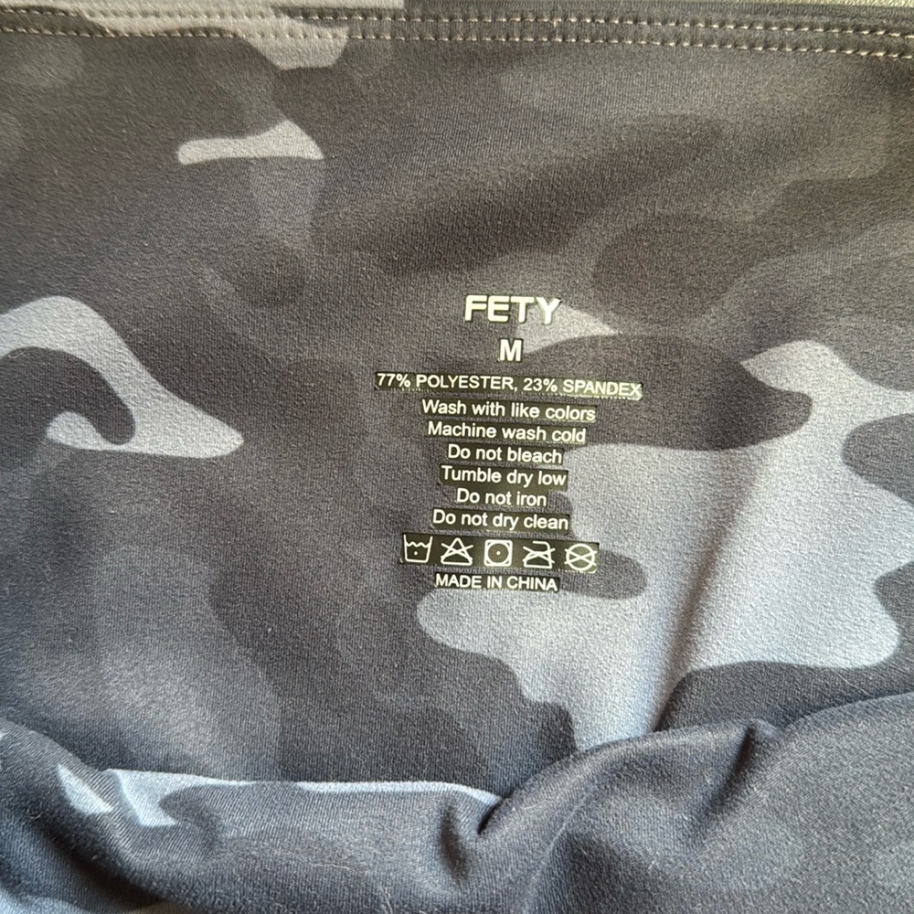 Women's Fety Blue Camo Leggings, Size Medium